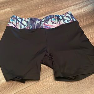 Ladies size medium bike or yoga shorts super cute very flattering